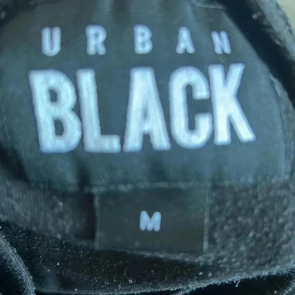 (19)Urban black tshirt - Picture 3 of 3